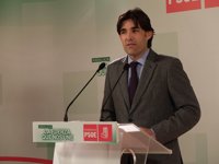 Bueno (PSOE) niega "tratos de favor" en su gestión como alcalde de Santa Fe