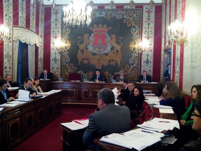 Andrés Llorens preside el pleno de este lunes en Alicante