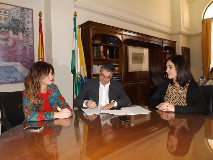 Firma convenio hoteles rincon con cueva tesoro marín salado