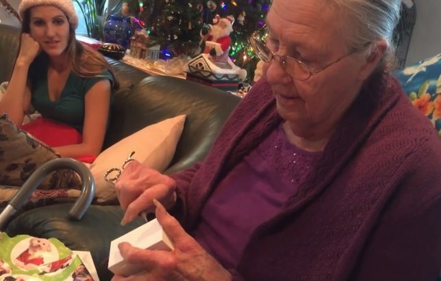 La abuela detesta las nuevas tecnologías