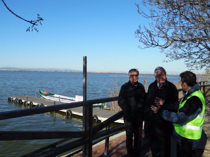 Infraestructuras mejora la señalización de La Albufera