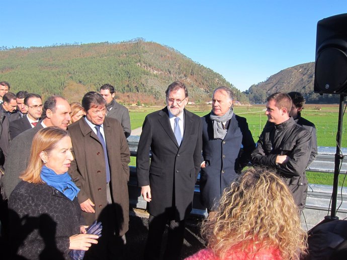 Javier Fernández y Mariano Rajoy inauguran el último tramo de la A-8