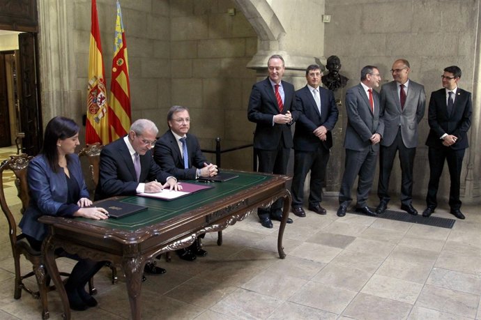 Firma de los convenios con las universidades 
