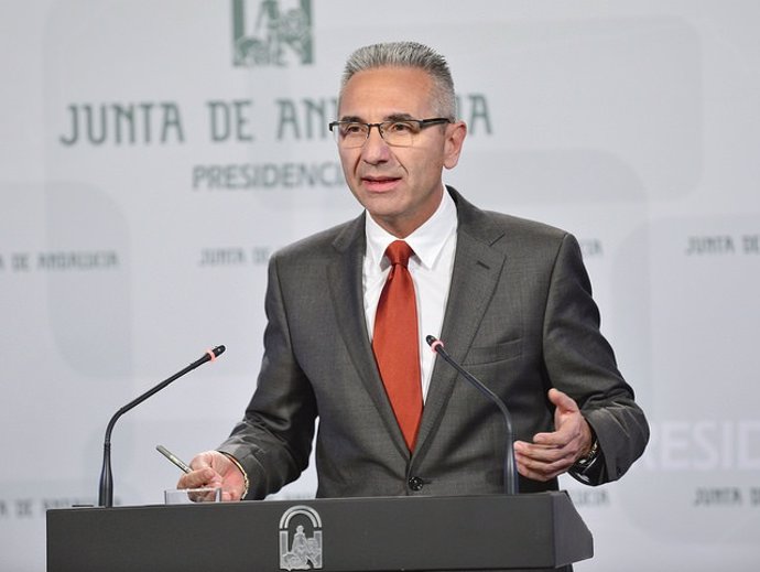 El portavoz del Gobierno, Miguel Ángel Vázquez, este martes en rueda de prensa