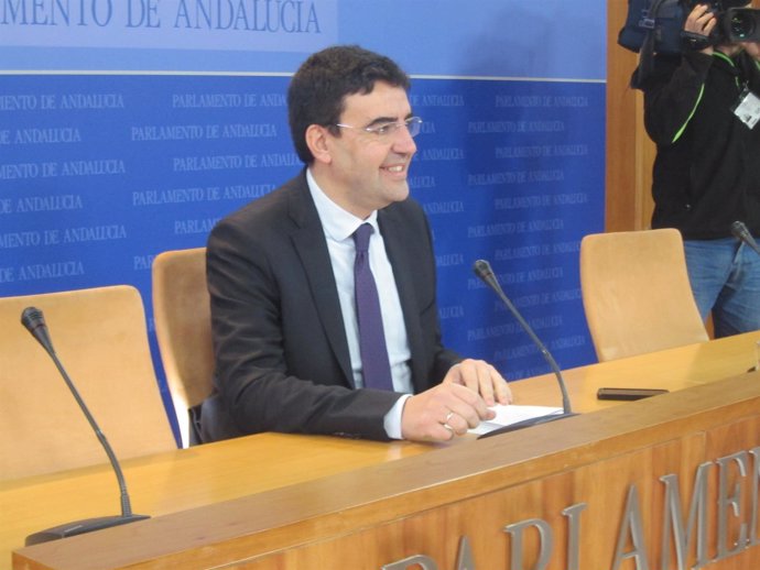 El portavoz parlamentario socialista, Mario Jiménez