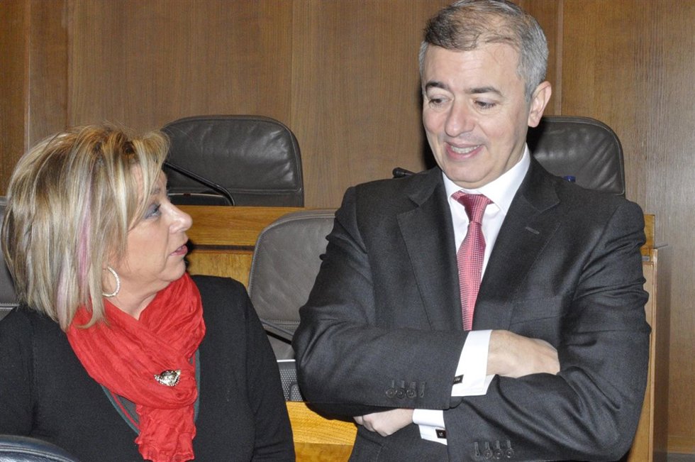 Javier Campoy y Dolores Serrat en el pleno este martes