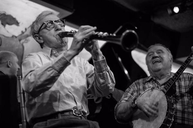 Woody Allen con su banda New Orleands Jazz Band