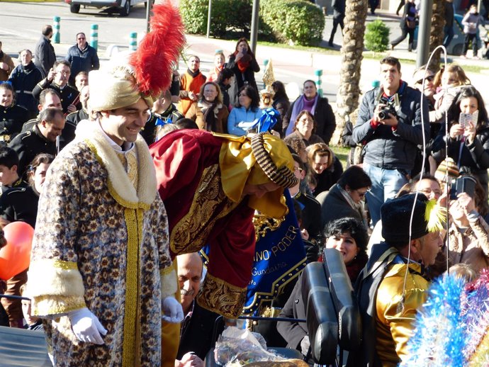 Enrique Ponce como emiario de los Reyes Magosa en el Virgen del Rocío