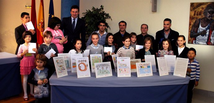 Los premiados junto con directivos del Instituto Navarro de Deporte y Juventud.