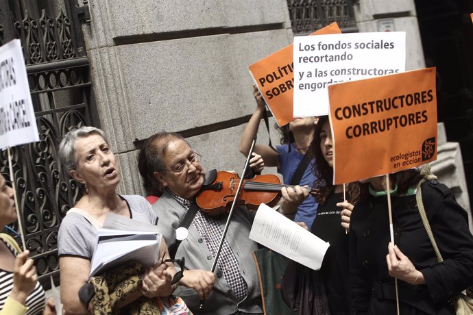 Protestas en la Audiencia Nacional en la declaración de constructores de Gürtel