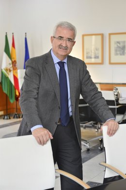 El consejero de la Presidencia, Manuel Jiménez Barrios