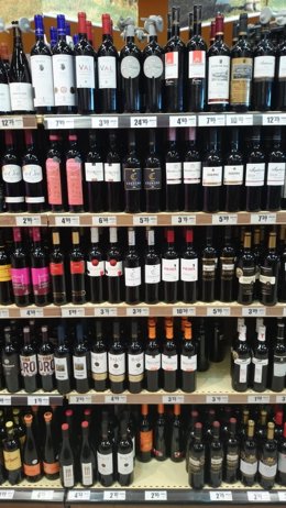 Lineal de supermercado con vinos de Toro