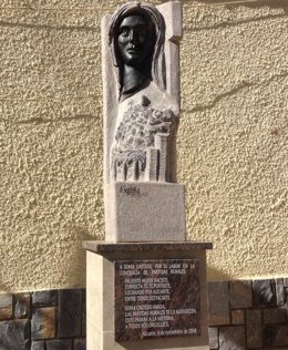 Monumento en homenaje a Sonia Castedo en la partida de Verdegás