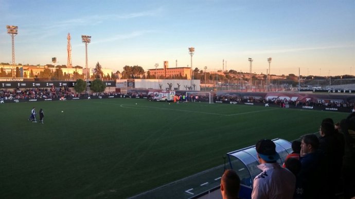 Al fondo, la ambulancia atiende a Navarro