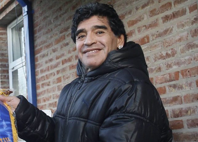 Maradona se tatúa la palabra 'perra' en honor a su novia