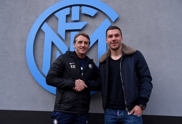 El Inter de Milán da la bienvenida a Podolski