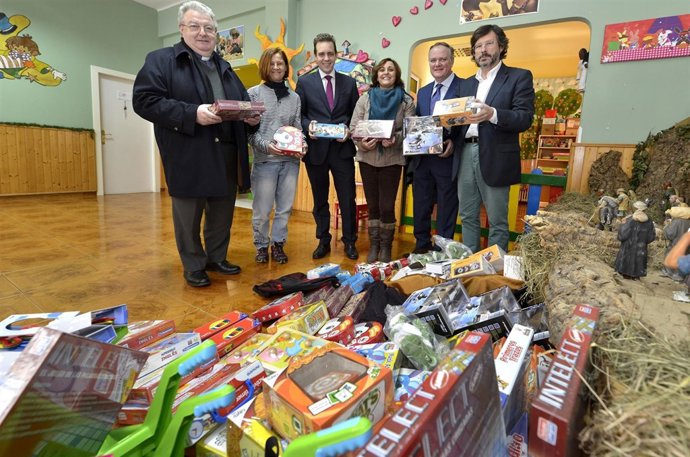 Engrega juguetes Caixa 