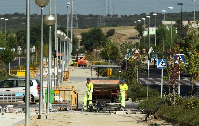 Trabajadores, operarios trabajando, trabajo, empleo, construcción, obras