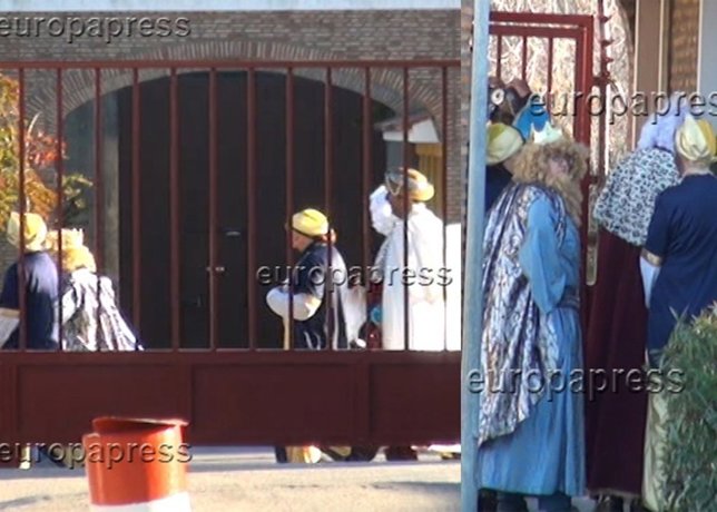 Los Reyes Magos hacen un alto en el camino y visitan a Isabel Pantoja