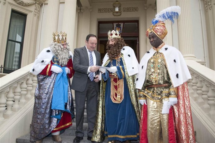 El presidente riojano y los Reyes