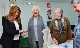 Susana Díaz, durante su visita al centro de mayores