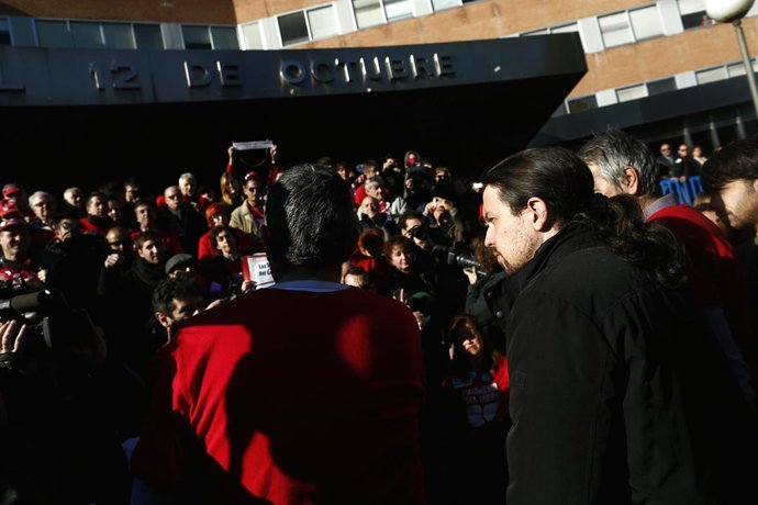 Pablo Iglesias con la Plataforma de Afectados por la Hepatitis