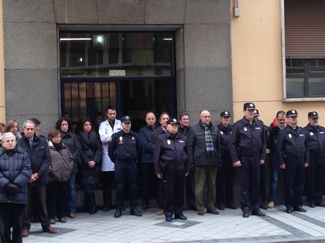 Minuto de silencio ante la Jefatura Superior de Policía de CyL