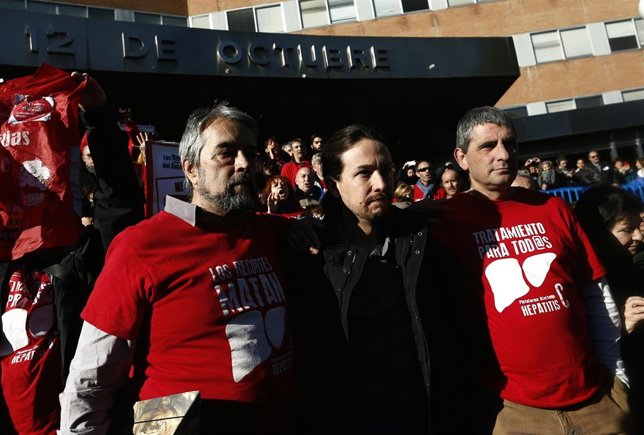 Pablo Iglesias con la Plataforma de Afectados por la Hepatitis