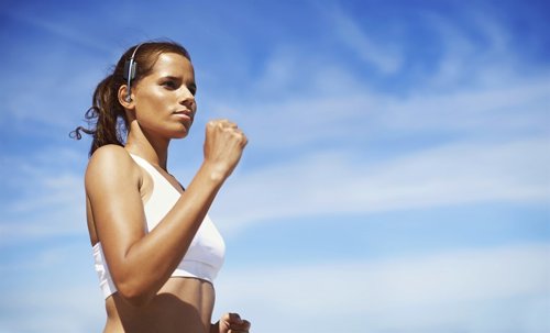 Parrot muestra nuevos drones y cascos inteligentes para deporte en CES 2015