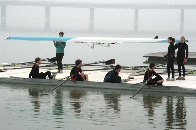 Remeros de Cambridge se entrenan en Mequinenza (Zaragoza)