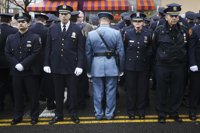 Alcalde de Nueva York repudia a los agentes que le dieron la espalda