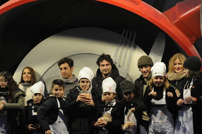 Paula Echevarría y David Bustamane disfrutan como niños en la Cabalgata de Reyes