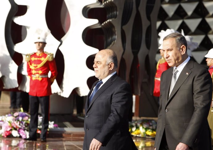 El primer ministro de Irak, Al Abadi, y el titular de Defensa, Al Obeidi