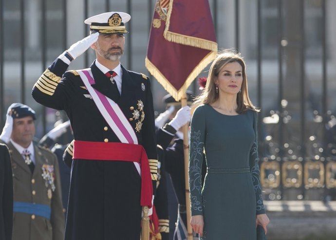 Letizia hace un guiño al verde militar en su primera Pascua como reina
