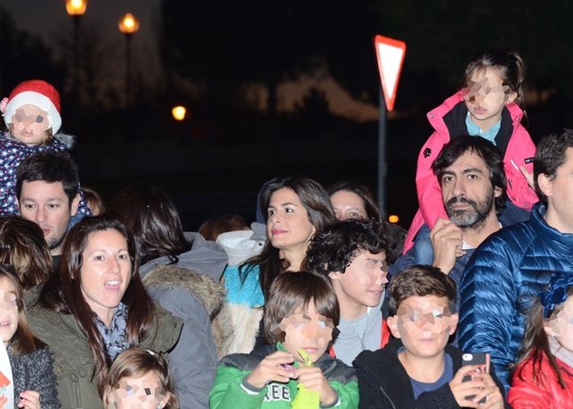 Nuria Roca disfruta de la Cabalgata con su marido y sus hijos