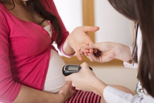 Mujer embarazada con diabetes gestacional