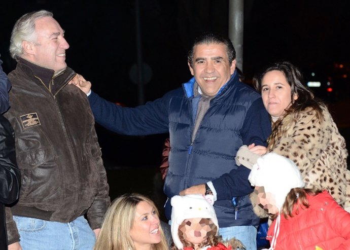 Jaime martinez bordiu y patricia olmedilla en la cabalgata de reyes 