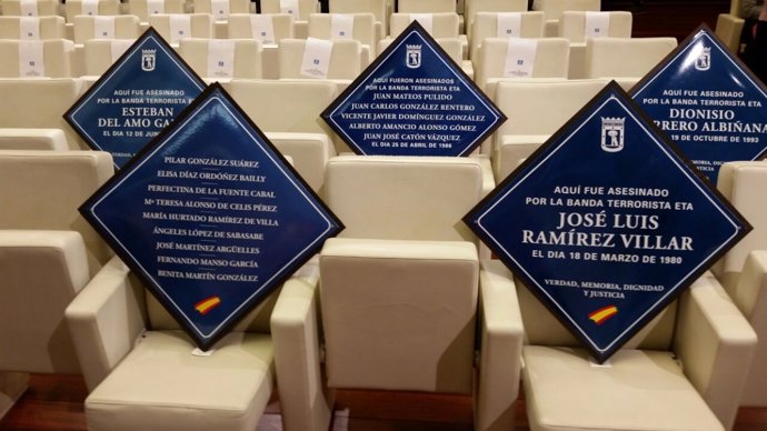 Placas en homenaje a las víctimas del terrorismo