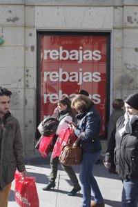 Adecco prevé que las rebajas generen 6.900 empleos en Andalucía