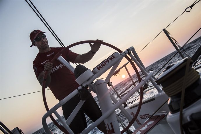 Rob Greenhalgh, a la caña del "MAPFRE" en la Volvo Ocean Race