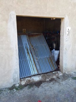 Acceso a uno de los cortijos asaltados este fin de semana en Balerma