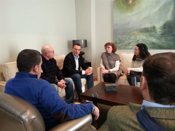 El presidente de la Diputación de Huelva, Ignacio Caraballo, con Apical y Apimed