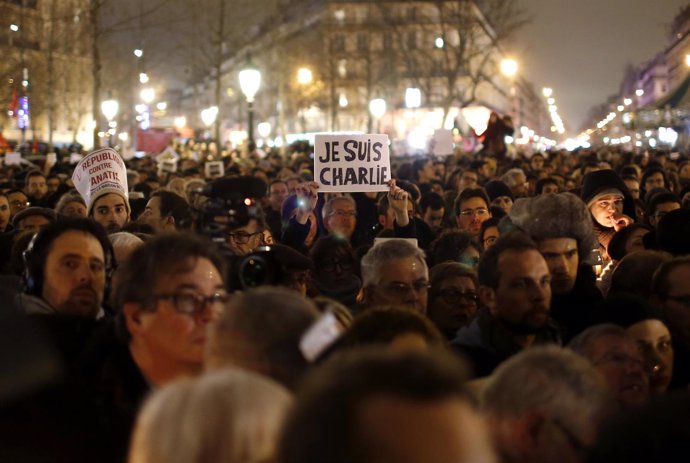 Manifestación contra el atentado de la revista en París