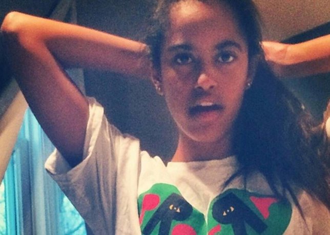 MALI AOBAMA DESATA LA POLÉMICA POR UNA CAMISETA CDE UNA BANDA DE HIP HOP