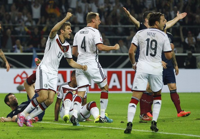 Müller saca del apuro a Alemania frente a Escocia