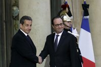 Sarkozy llama a "elevar el nivel de vigilancia" tras reunirse con Hollande