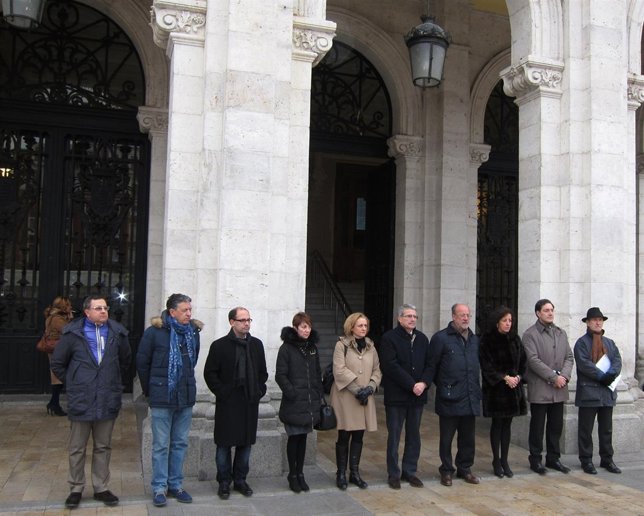 Minuto de silencio en el Ayuntamiento de Valladolid