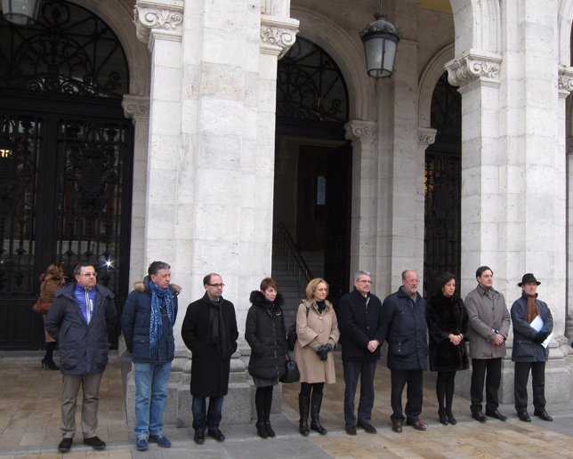 Minuto de silencio en el Ayuntamiento de Valladolid
