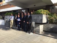 El Ayuntamiento de Las Palmas de Gran Canaria guarda un minuto de silencio en memoria de víctimas del atentado de París