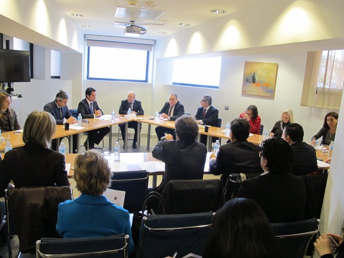 Encuentro con el Cuerpo Consular